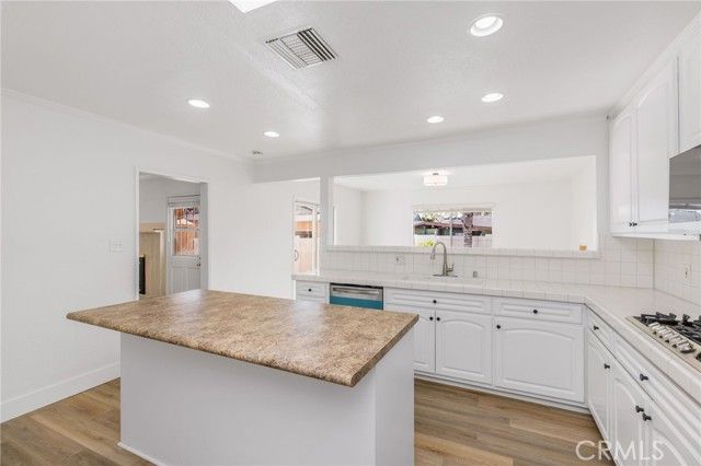 16642 Los Alimos Street, Granada Hills (los Angeles), CA 91344