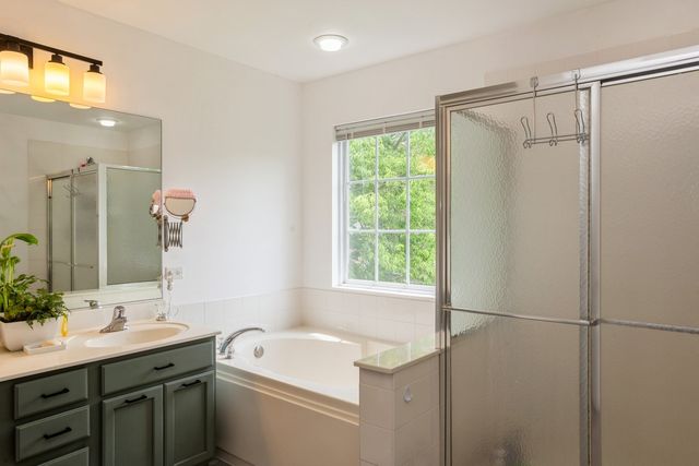 6073 Canterbury Lane 33-5, Hoffman Estates, IL 60192