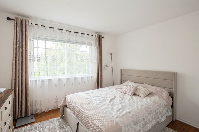 6073 Canterbury Lane 33-5, Hoffman Estates, IL 60192