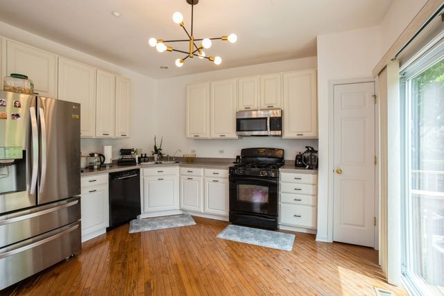 6073 Canterbury Lane 33-5, Hoffman Estates, IL 60192