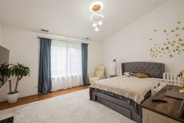 6073 Canterbury Lane 33-5, Hoffman Estates, IL 60192