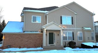 6073 Canterbury Lane 33-5, Hoffman Estates, IL 60192