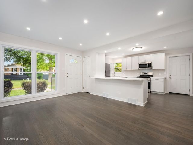9136 S Union Avenue, Chicago, IL 60620
