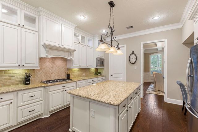 27015 Hidden Grove Landing Drive, Spring, TX 77386