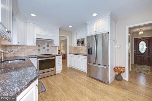 12 FOXWOOD LN, Medford, NJ 08055