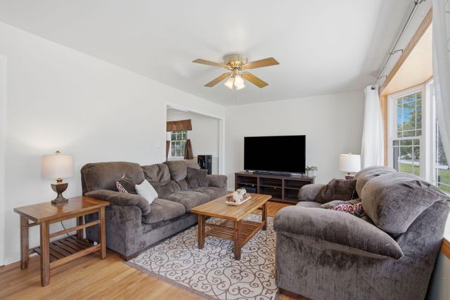 8004 Jennings Place, Merrillville, IN 46410