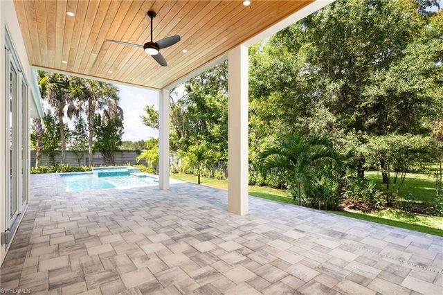 2854 Coach House WAY, Naples, FL 34105