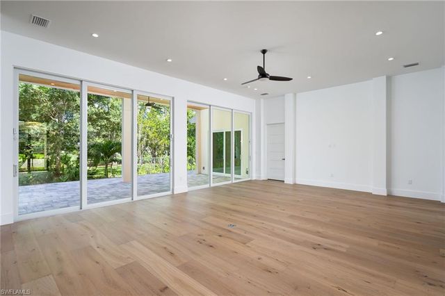 2854 Coach House WAY, Naples, FL 34105