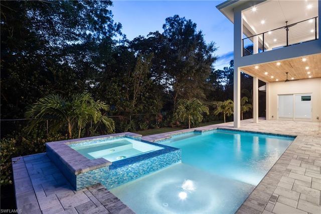 2854 Coach House WAY, Naples, FL 34105