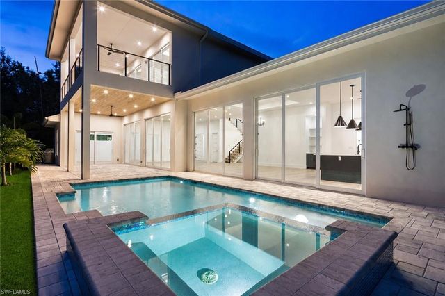 2854 Coach House WAY, Naples, FL 34105