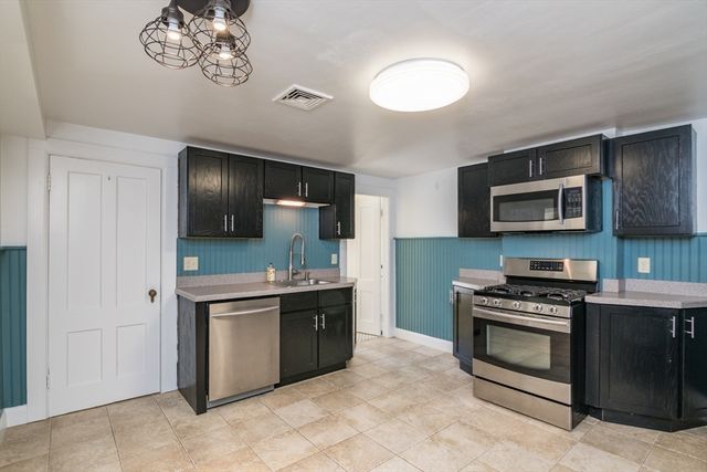 21 Lyman Rd B, Northampton, MA 01060