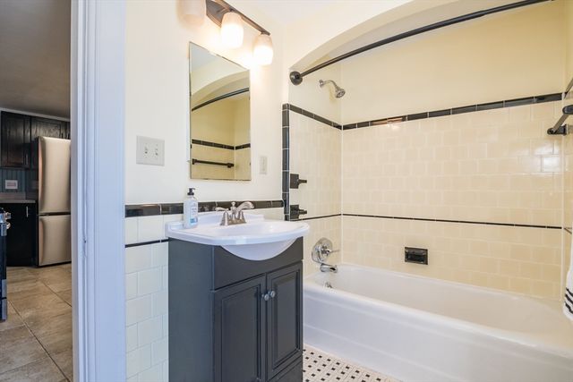 21 Lyman Rd B, Northampton, MA 01060