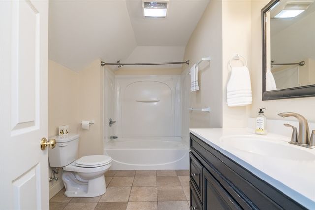 21 Lyman Rd B, Northampton, MA 01060