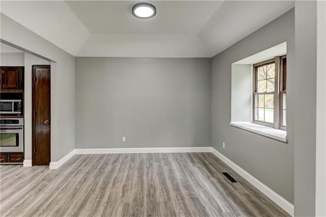 7608 NW 69th Street, Kansas City, MO 64152