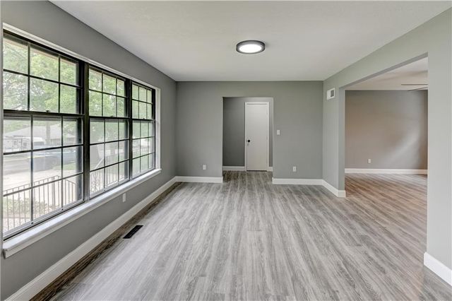7608 NW 69th Street, Kansas City, MO 64152