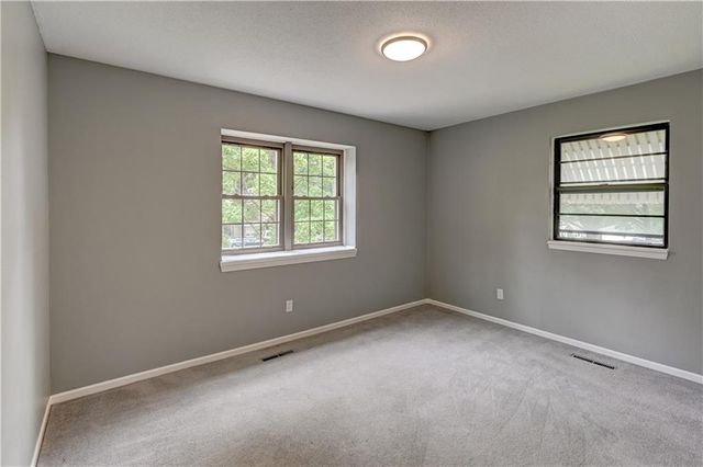 7608 NW 69th Street, Kansas City, MO 64152