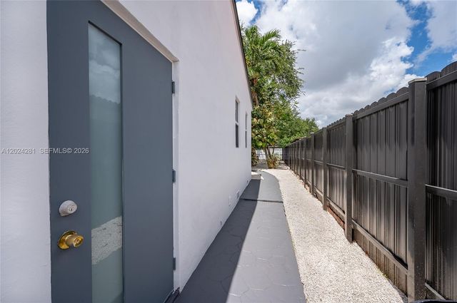 264 Navajo St, Miami Springs, FL 33166