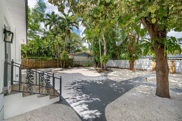264 Navajo St, Miami Springs, FL 33166