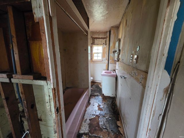 2241 W Washington Street, South Bend, IN 46628