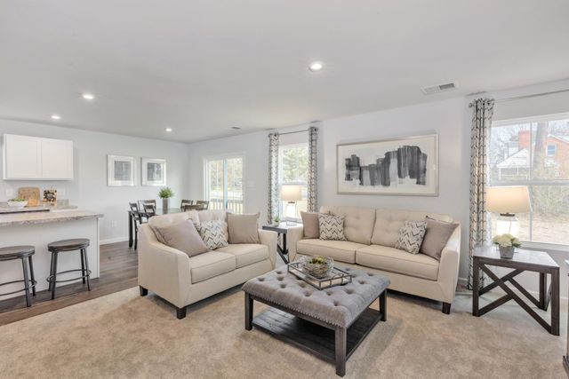 1040 Horseshoe Dr, Smyrna, TN 37167