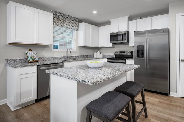 1040 Horseshoe Dr, Smyrna, TN 37167