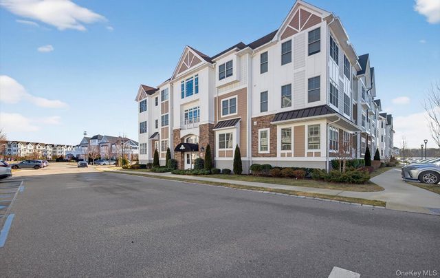 25102 Aspenwood Drive, Plainview, NY 11803