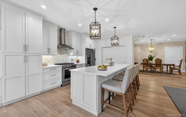 25102 Aspenwood Drive, Plainview, NY 11803