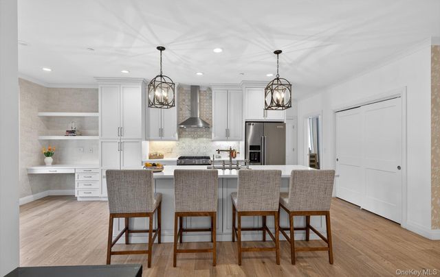 25102 Aspenwood Drive, Plainview, NY 11803