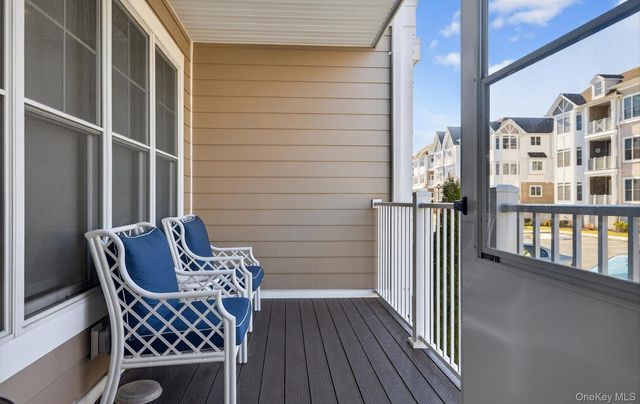 25102 Aspenwood Drive, Plainview, NY 11803