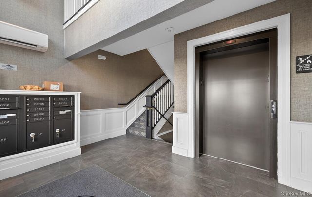 25102 Aspenwood Drive, Plainview, NY 11803