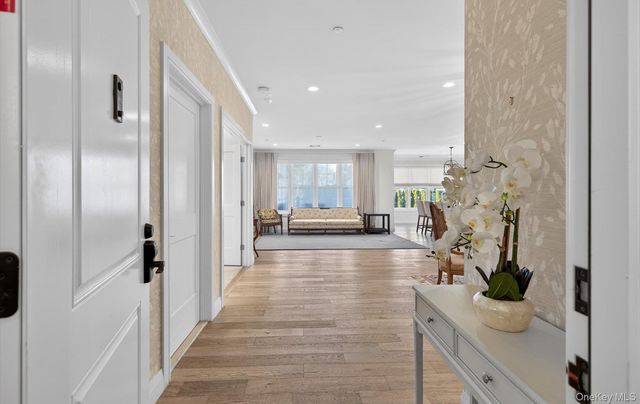 25102 Aspenwood Drive, Plainview, NY 11803