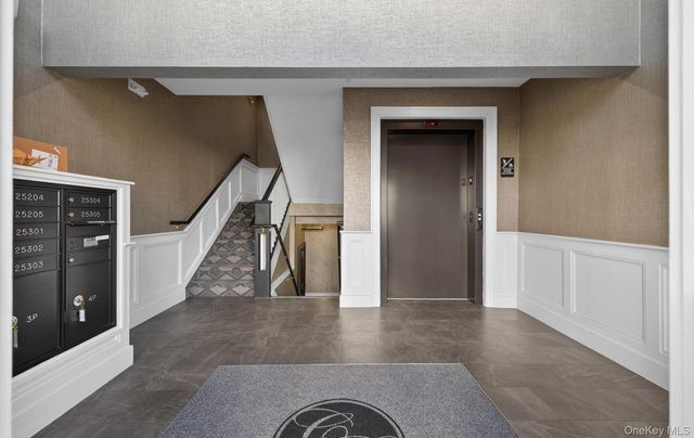 25102 Aspenwood Drive, Plainview, NY 11803