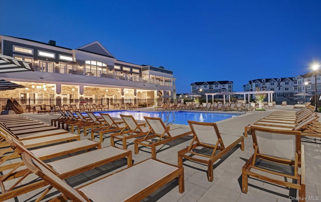 25102 Aspenwood Drive, Plainview, NY 11803