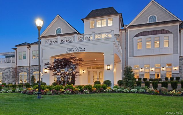 25102 Aspenwood Drive, Plainview, NY 11803