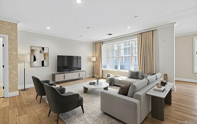 25102 Aspenwood Drive, Plainview, NY 11803