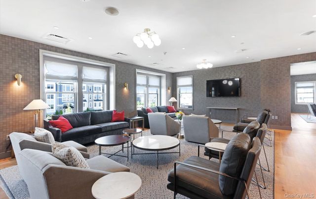 25102 Aspenwood Drive, Plainview, NY 11803