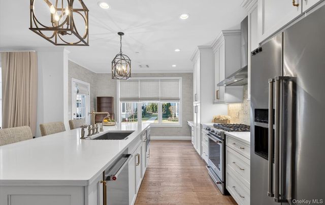 25102 Aspenwood Drive, Plainview, NY 11803