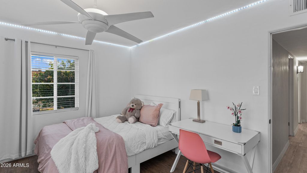 Image 10 of property listing at 6704 N 10TH Place, Phoenix, AZ 85014