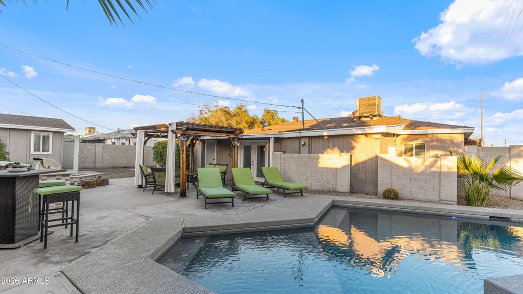 Image 14 of property listing at 6704 N 10TH Place, Phoenix, AZ 85014