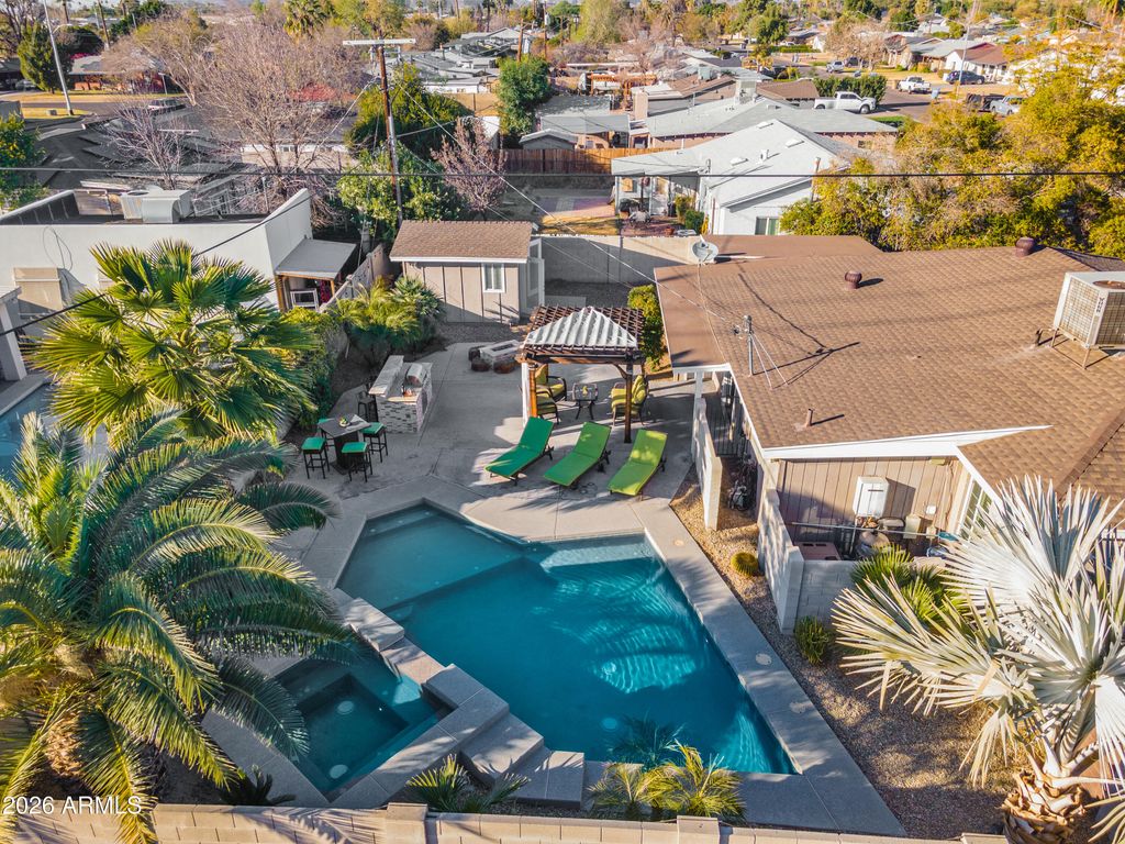 Image 18 of property listing at 6704 N 10TH Place, Phoenix, AZ 85014