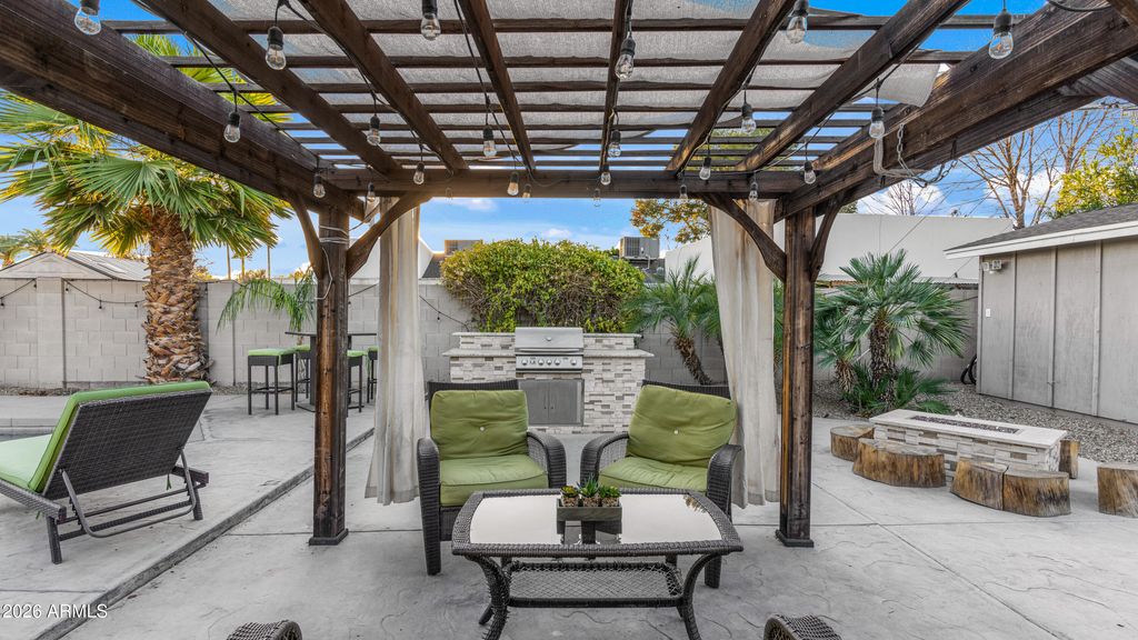 Image 19 of property listing at 6704 N 10TH Place, Phoenix, AZ 85014