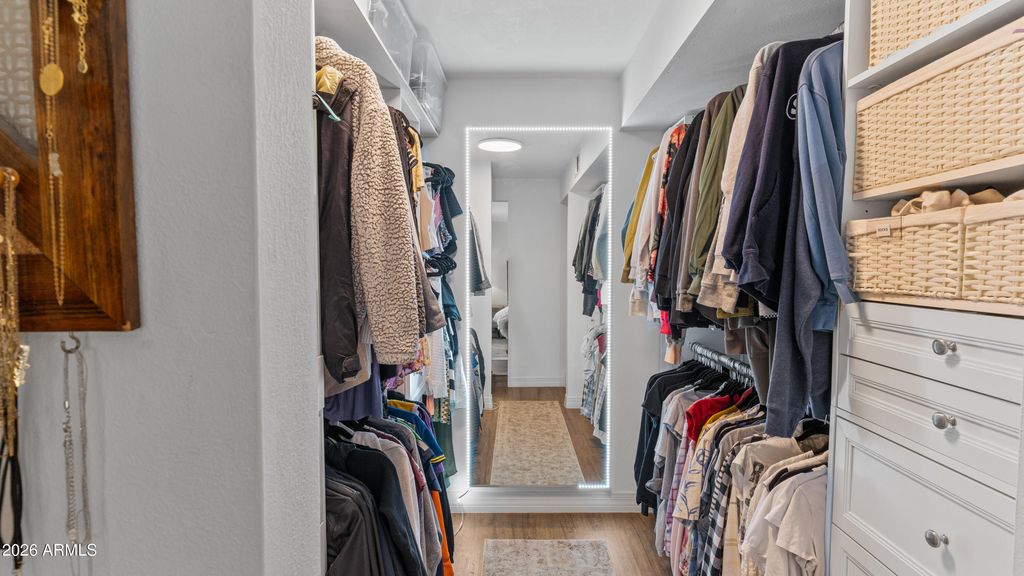 Image 9 of property listing at 6704 N 10TH Place, Phoenix, AZ 85014