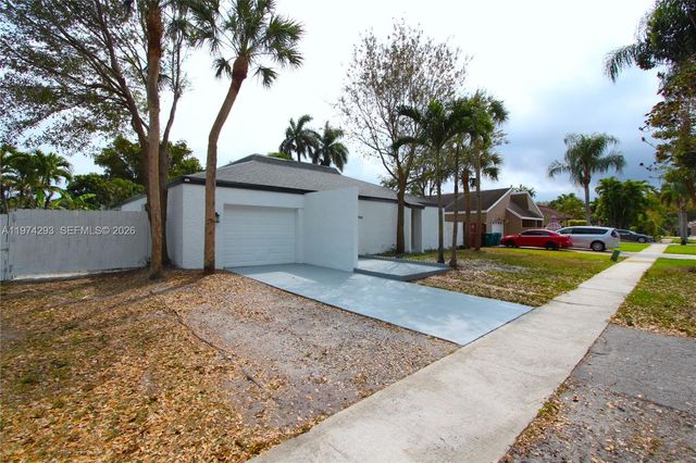 4940 SW 94th Way, Cooper City, FL 33328