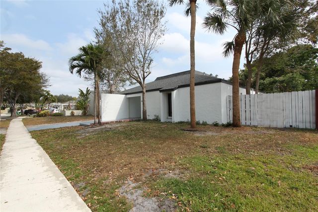 4940 SW 94th Way, Cooper City, FL 33328