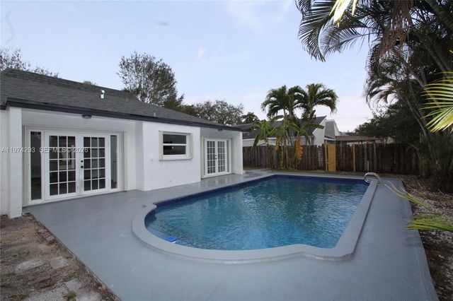 4940 SW 94th Way, Cooper City, FL 33328