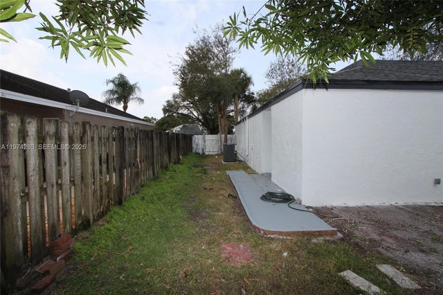 4940 SW 94th Way, Cooper City, FL 33328