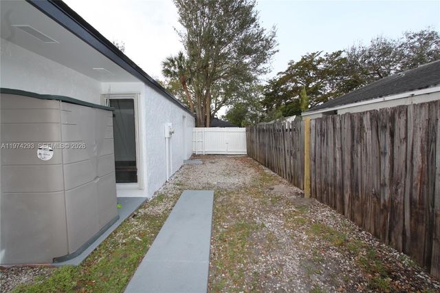 4940 SW 94th Way, Cooper City, FL 33328