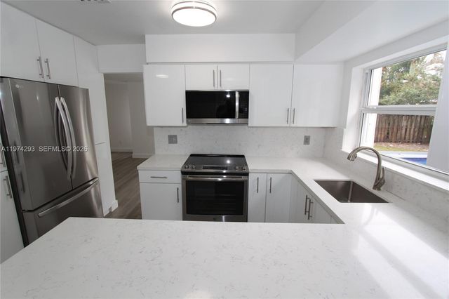 4940 SW 94th Way, Cooper City, FL 33328