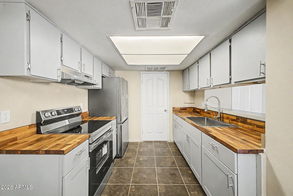 4016 S 44TH Place, Phoenix, AZ 85040
