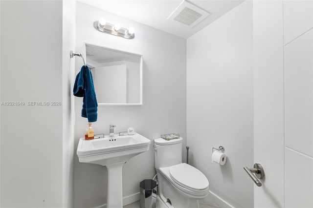 1010 SW 2nd Ave 1608, Miami, FL 33130